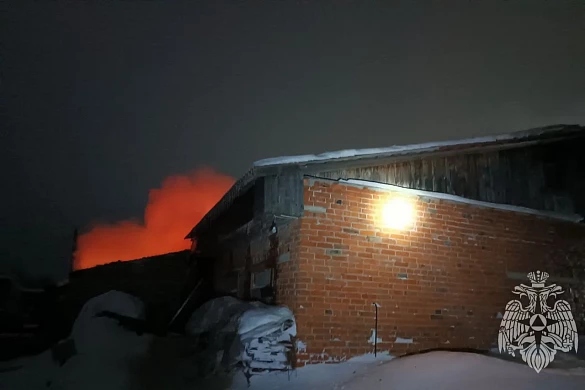 В Фурмановском районе загорелось здание фермы на площади 300 квадратов